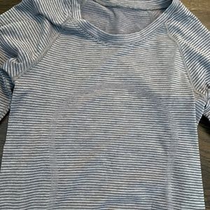 Lululemon size zero tee shirt